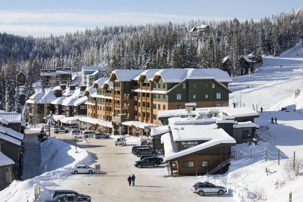 Whitefish Mountain Resort - Yeti's not thinking about golf yet. More pow!